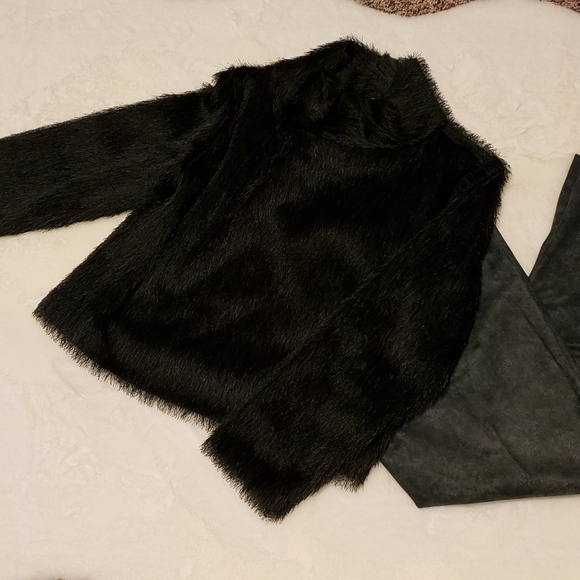 pants and top - Picture 5 of 10